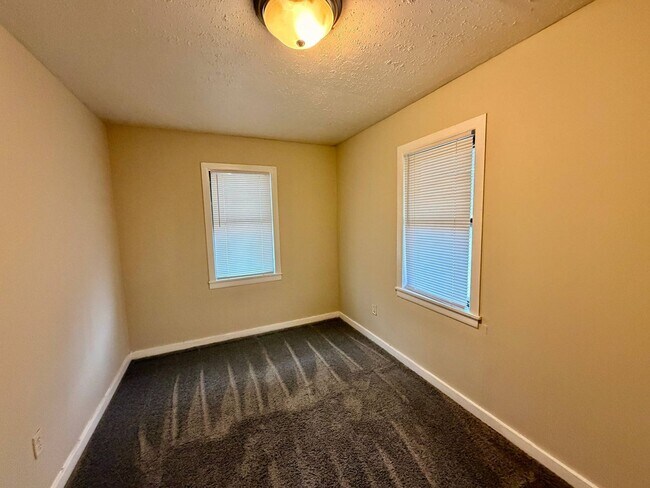 Foto del edificio - 1325 W 24TH St S