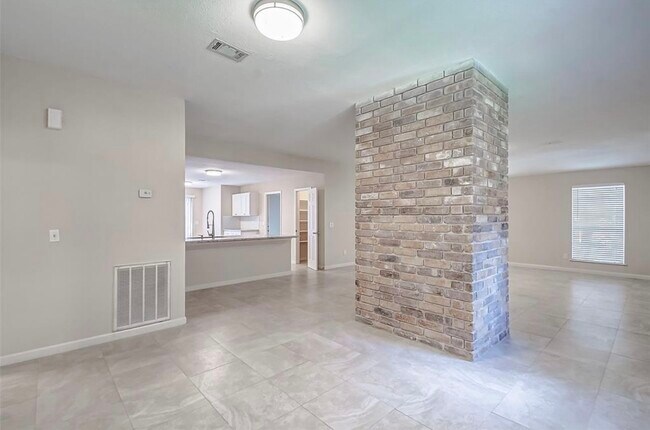 Building Photo - 1502 Park Wind Dr