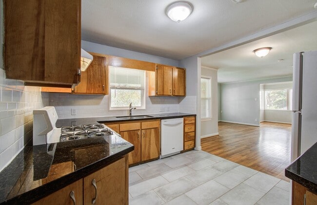 Building Photo - 5519 Huisache St