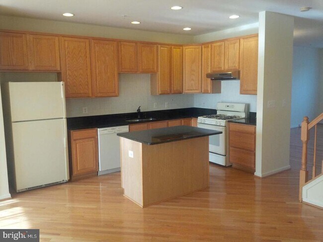 Building Photo - 14140 Tatani Dr