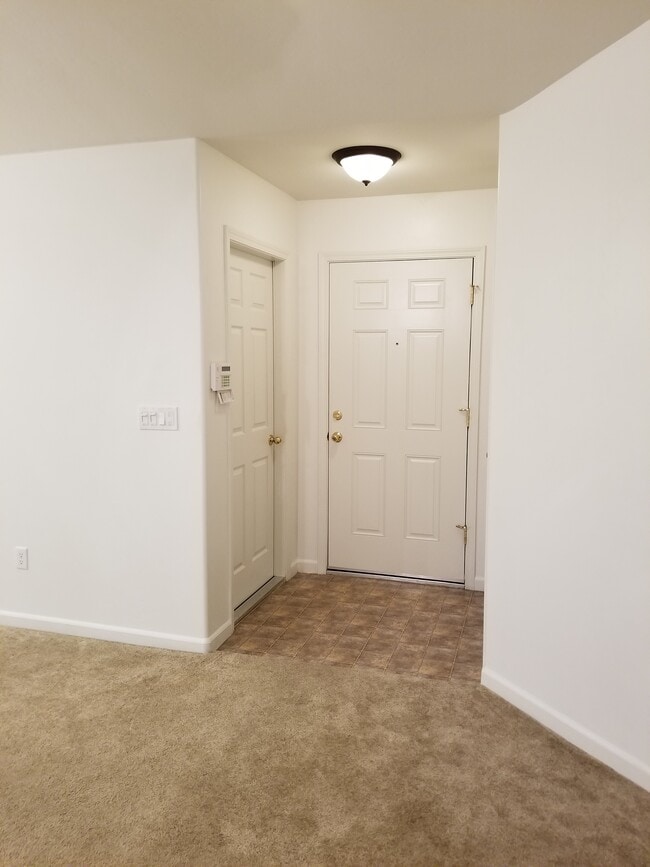 Entryway - 2756 Chardonnay Ln