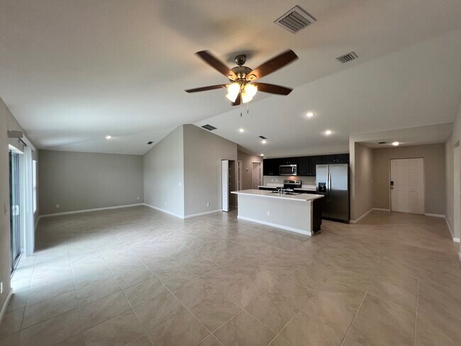Foto del edificio - 473 SW Byron Ave