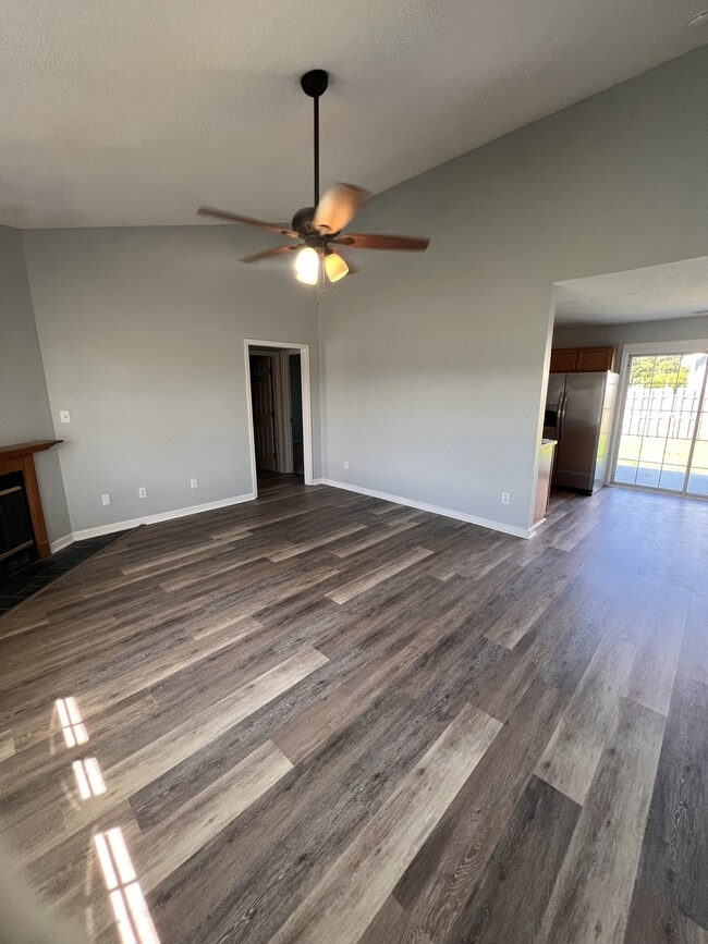 Building Photo - 105 Foxtrail Dr