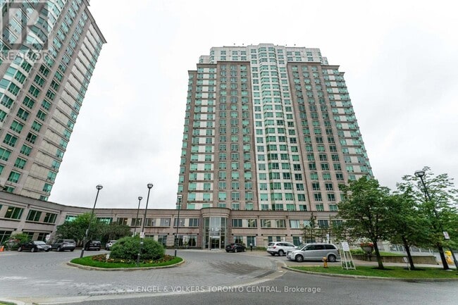Building Photo - 1-711 Lee Centre Dr