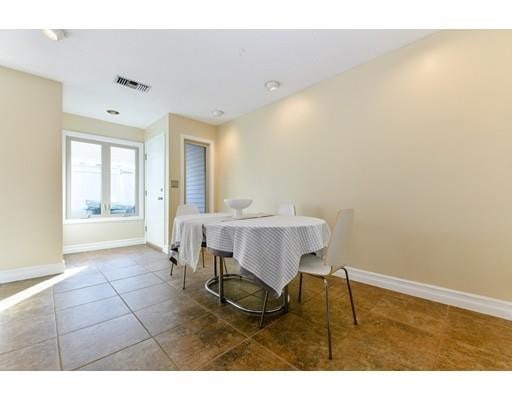 Building Photo - 4 Fresh Pond Pl