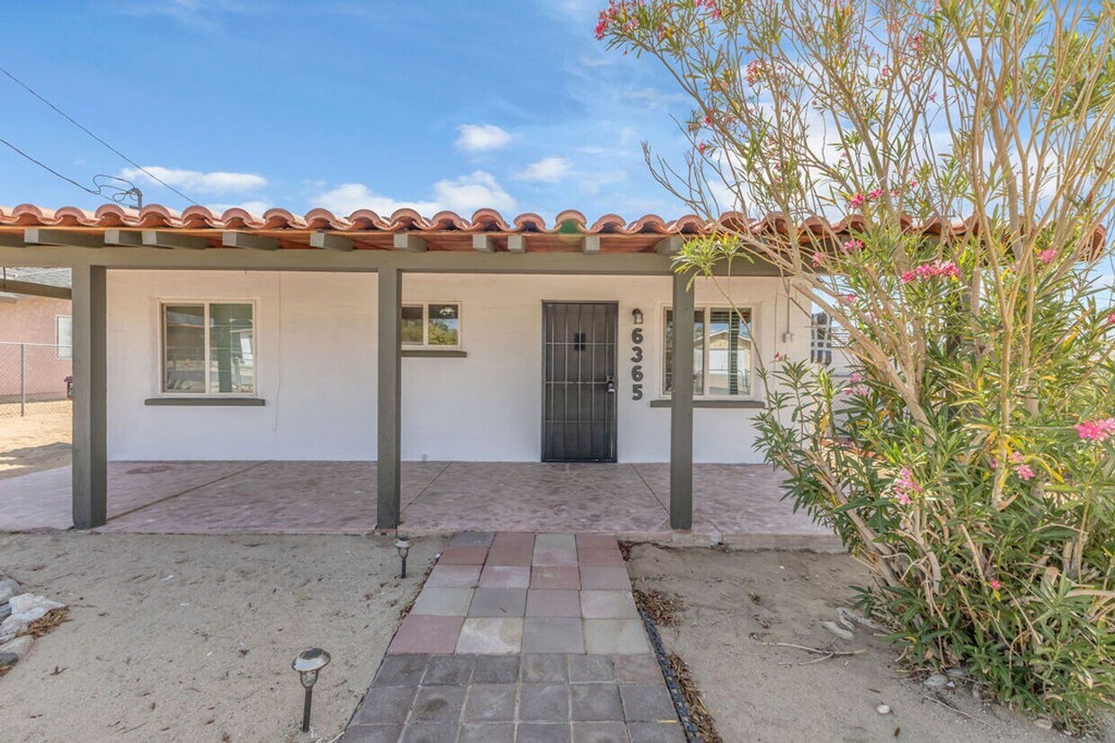 Foto principal - 6365 Cahuilla Ave