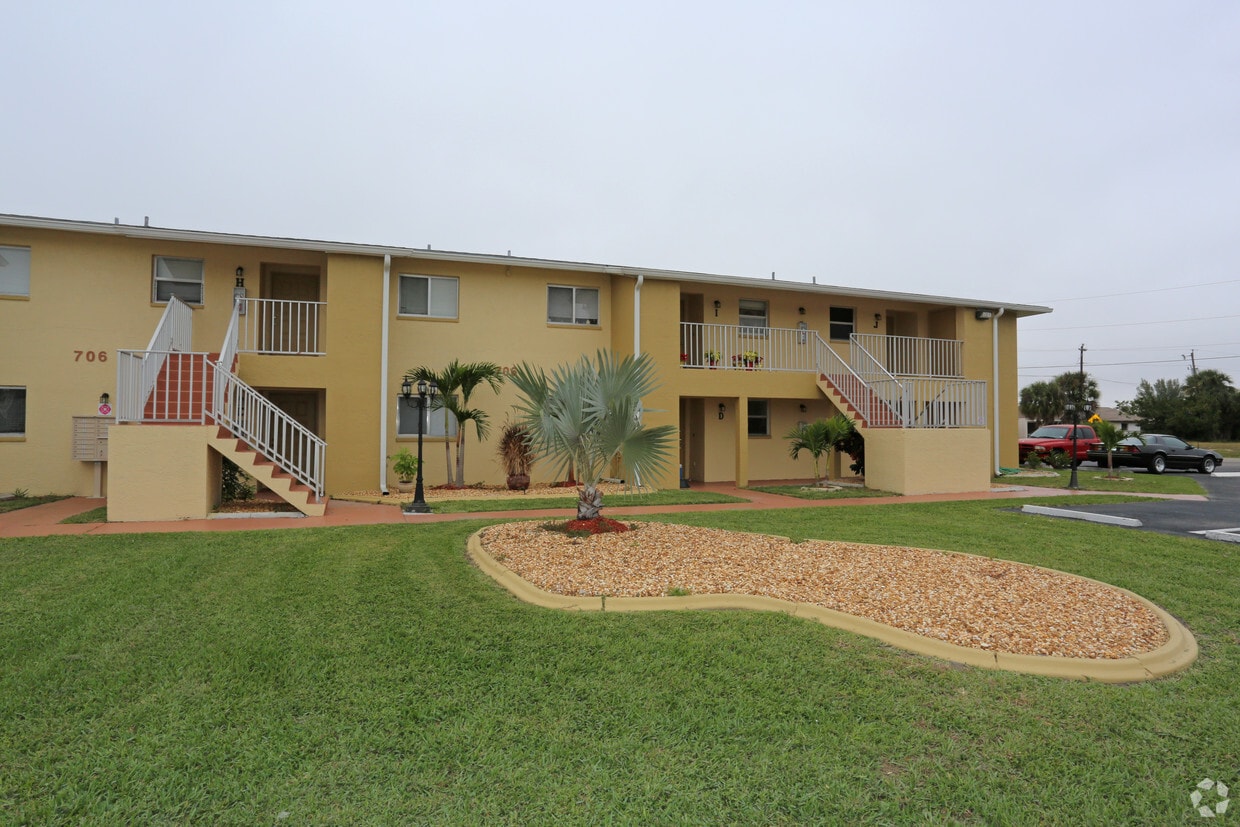 Building Photo - The Duchess