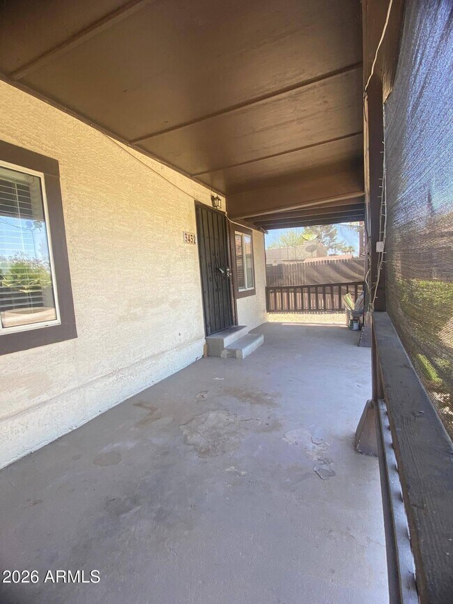 Foto del edificio - 3432 E Cambridge Ave