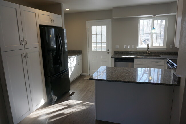 Building Photo - 10252 W Dartmouth Ave