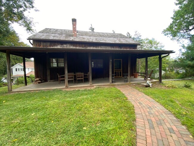 Foto del edificio - 143 Peters Ln