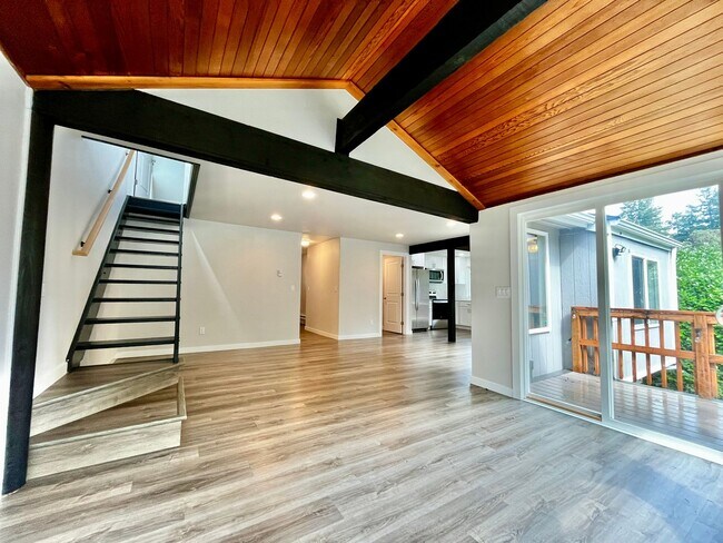Foto del edificio - Newly Remodeled Home with Extra Parking