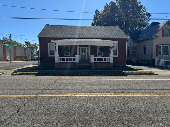 Building Photo - 3 Bedroom 1 Bath