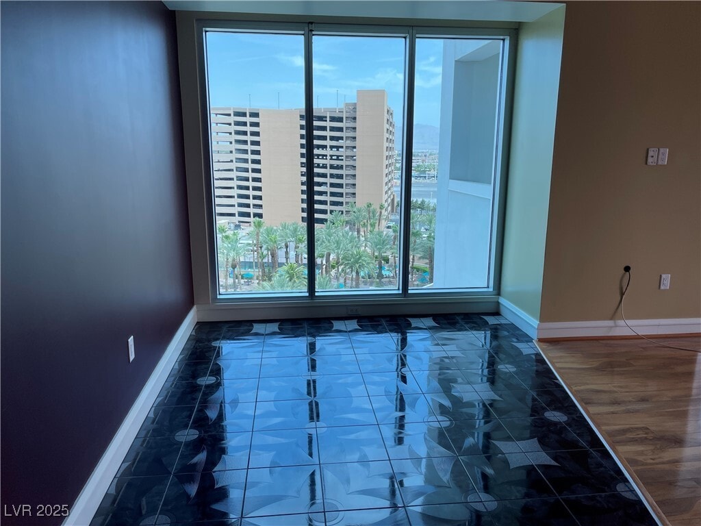 Building Photo - 2700 S Las Vegas Blvd