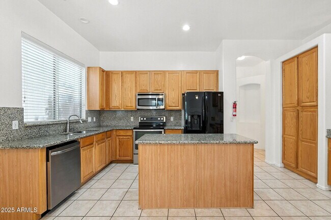 Foto del edificio - 9634 E Irwin Ave