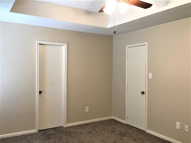 Building Photo - 16301 Sun View Ln