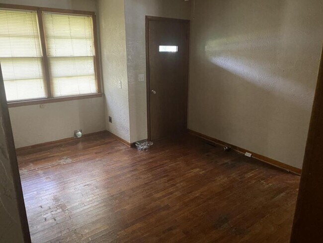 Foto del edificio - 405 E 3rd St