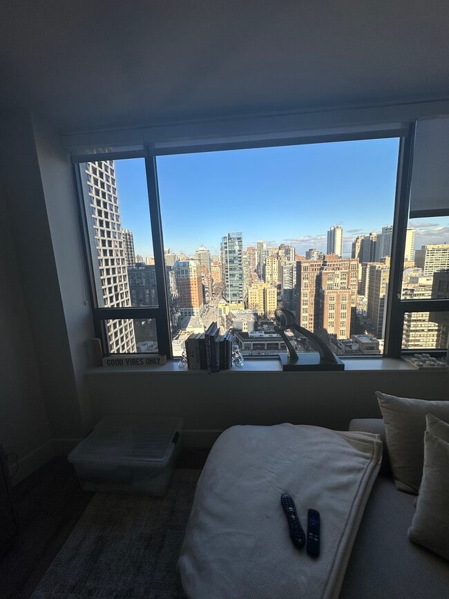Foto del edificio - 1028 N Rush St