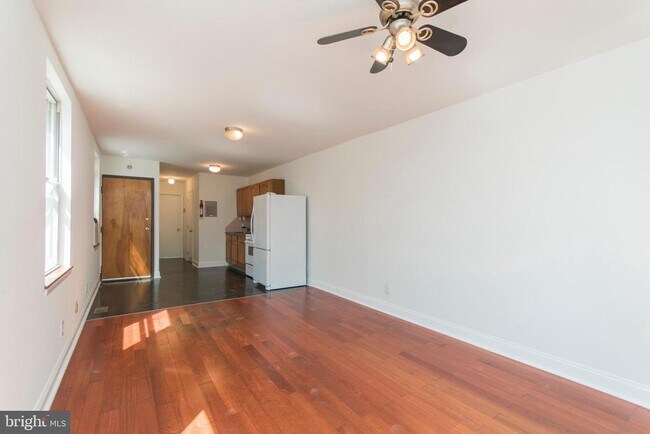 Building Photo - 1219 E Berks St