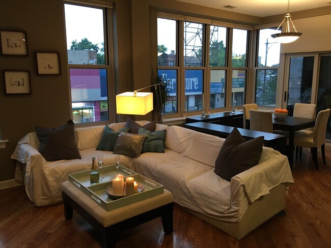 Foto del edificio - 3113 West Lawrence Avenue