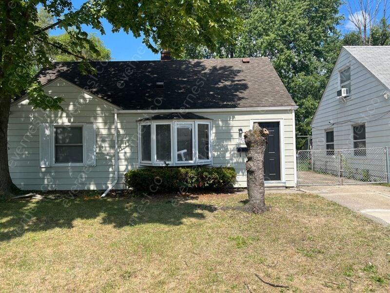 17055 Lincoln Ave, Eastpointe, MI 48021 House Rental in Eastpointe