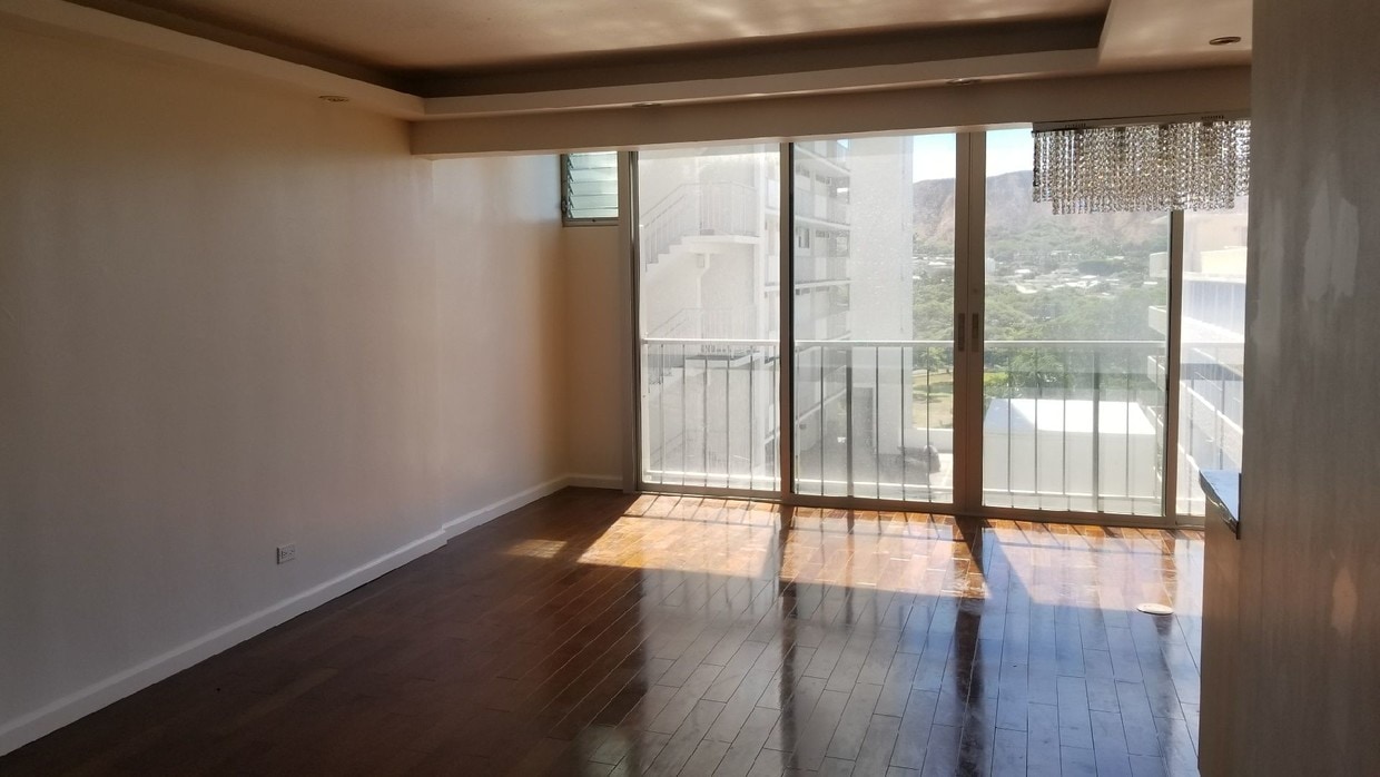 living room - 2609 Ala Wai Blvd