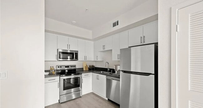 Kitchen Layout in the 1BR/1BA - 3518 Chesapeake Ave., Los Angeles, CA 90016