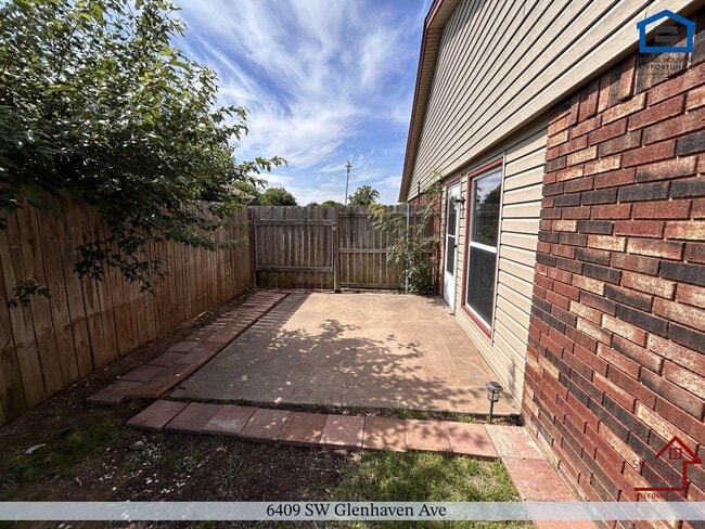 Building Photo - 6409 SW Glenhaven Ave