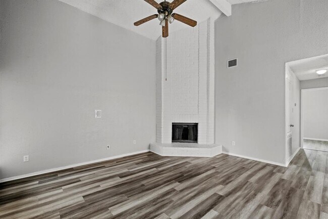 Building Photo - 12011 Tambourine Dr