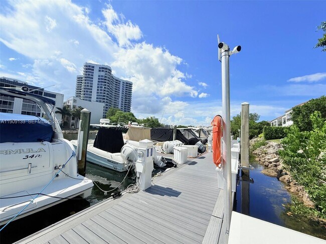 Foto del edificio - 3530 Mystic Pointe Dr