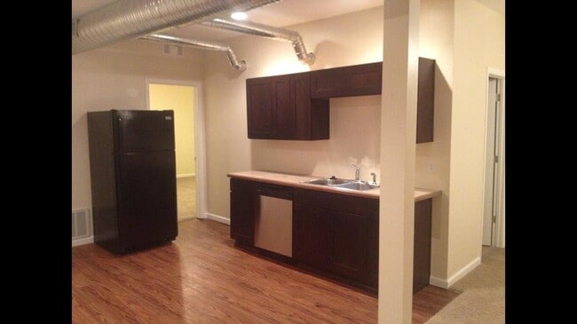 Building Photo - 532 Forest Ave