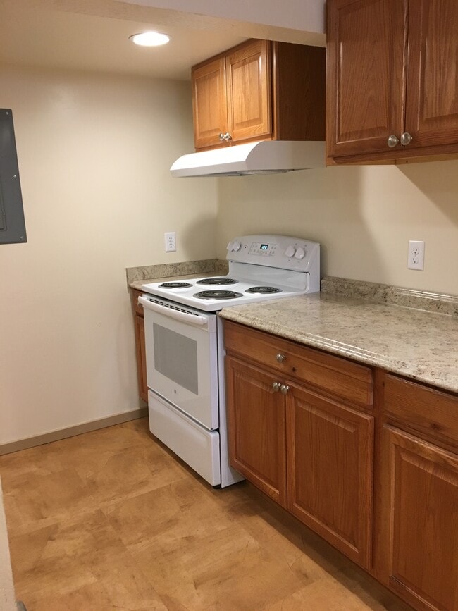 Kitchen - 323 Eddy Ave