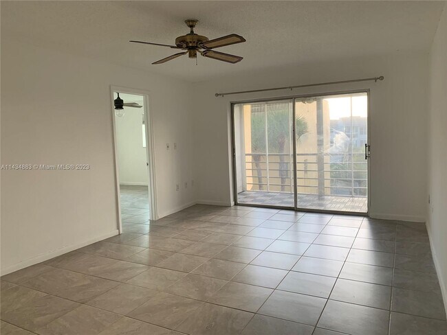 Building Photo - 8285 Sunrise Lakes Blvd
