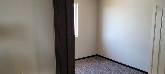 Building Photo - 833 Diamond Ridge Blvd