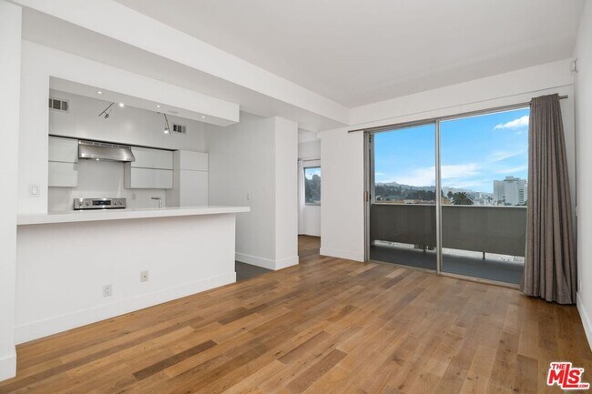 Foto del edificio - 7250 Franklin Ave