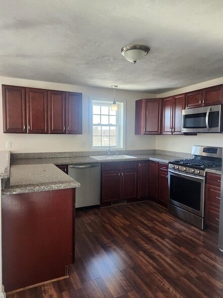 Foto del edificio - 24 Bittersweet Blvd