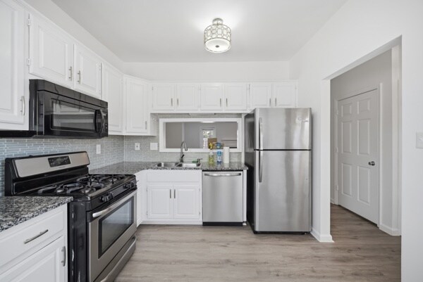 Foto del edificio - 748 Creekside Cres