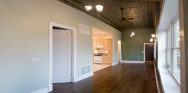 Building Photo - 2958 S Union Ave