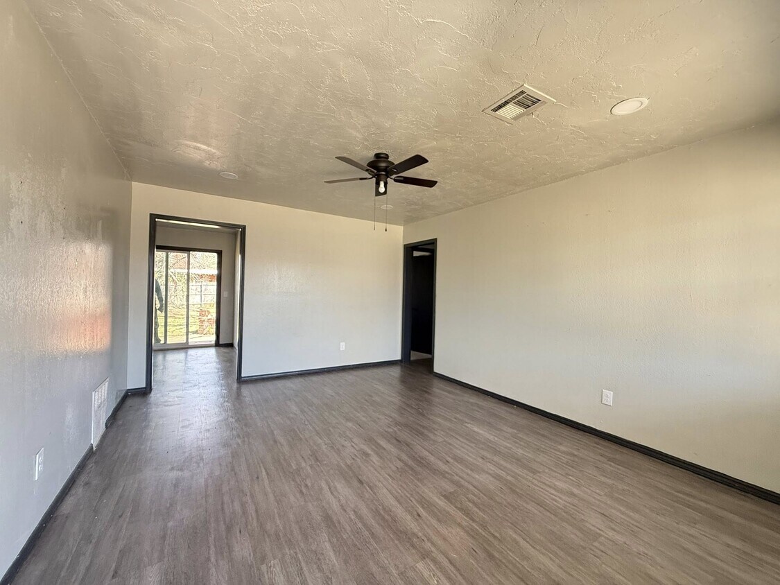 Foto del edificio - 829 Willow Brook Dr