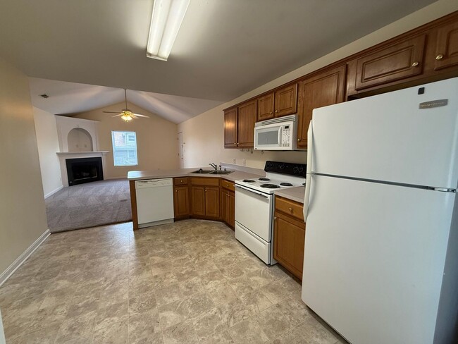 Building Photo - Great 2 Bedroom Condo off of Mellwood Ave