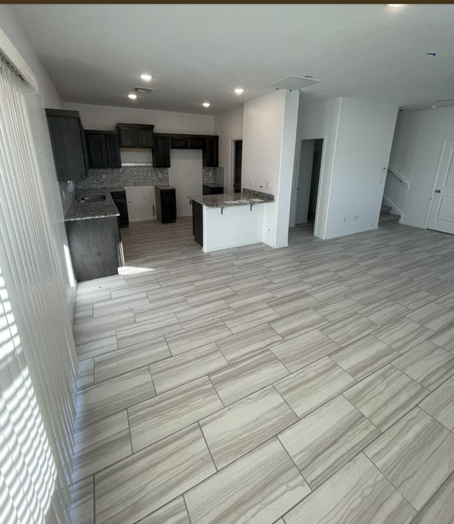 Building Photo - 11493 Summer Dr