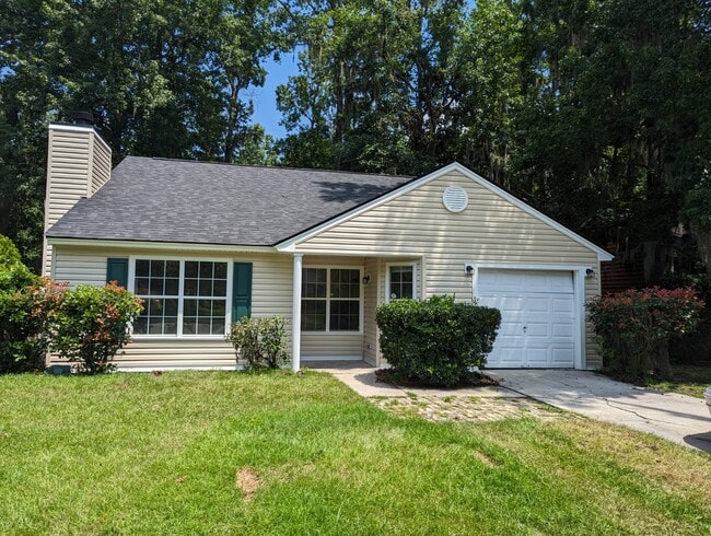 Front of home - 110 W White Hawthorne Dr