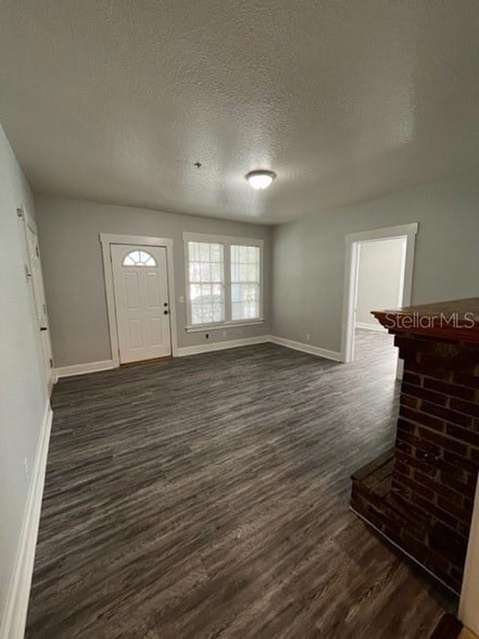 Building Photo - 644 4th Ave S