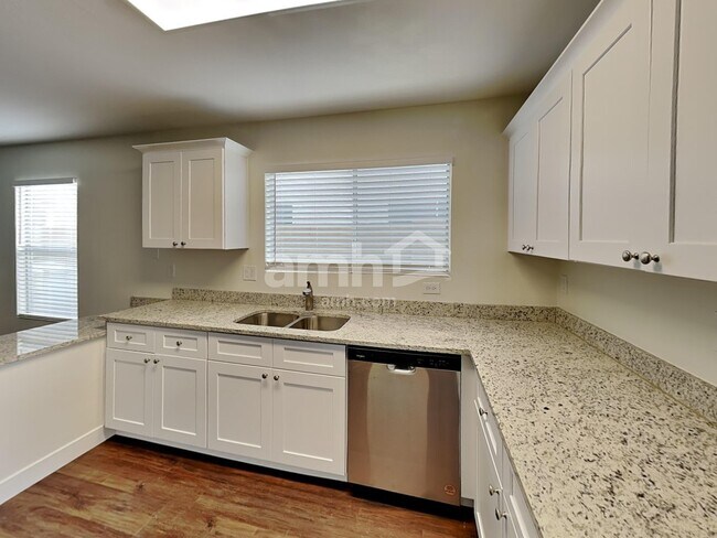 Building Photo - 7535 W Comet Ave