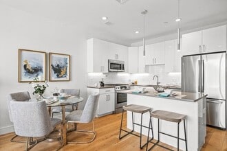 Building Photo - 420 W Broadway