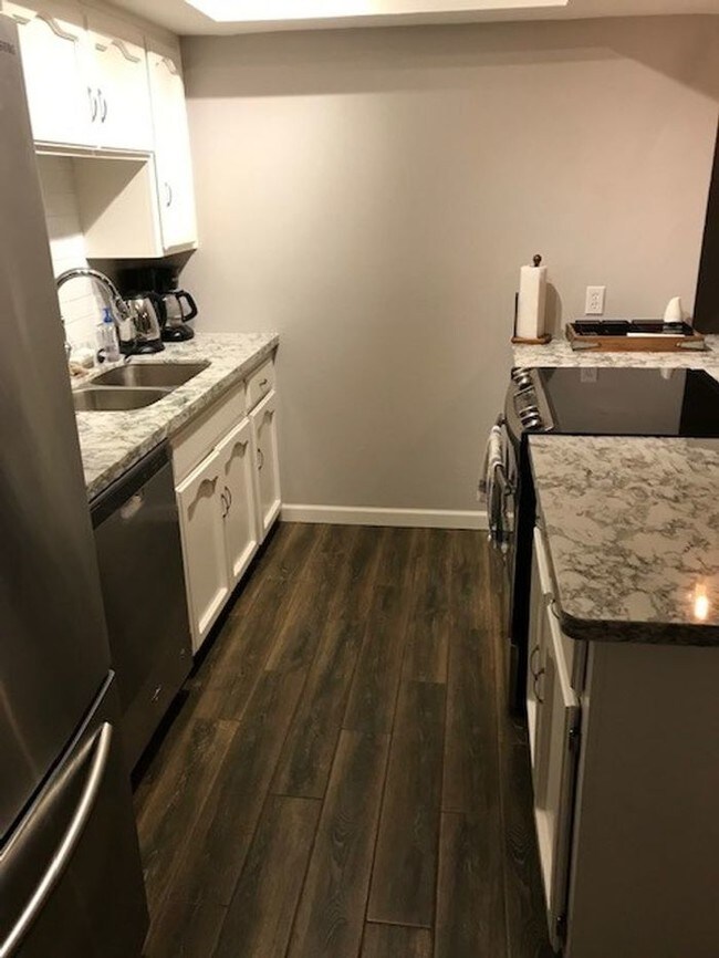 Building Photo - Condo in the Foothills - Short Term Available