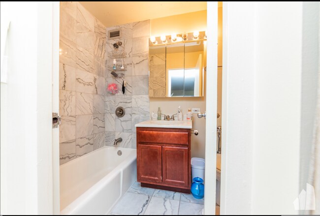 Foto del edificio - 222 E Pearson St