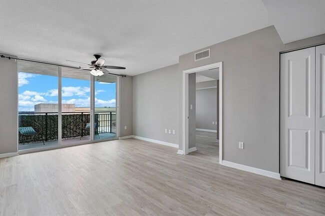 Building Photo - 610 W Las Olas Blvd