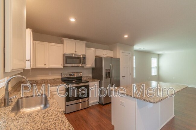 Building Photo - 6048 Bellastead Dr