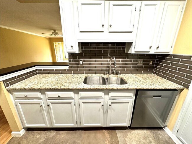 Foto del edificio - 24113 Plantation Dr NE