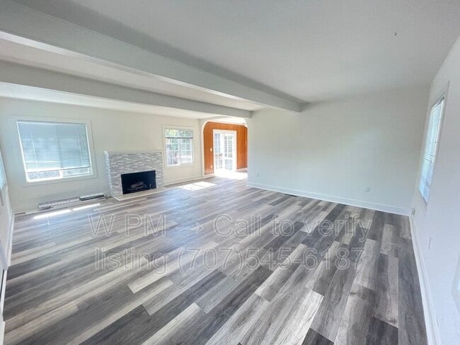 Building Photo - 1571 Sonoma Ave